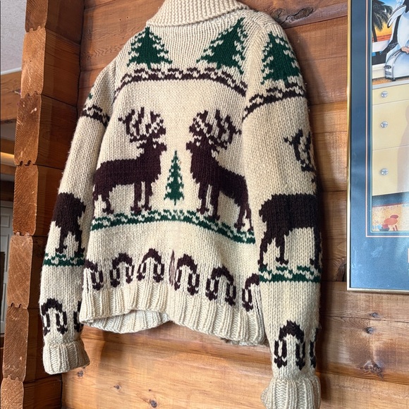 1970's, Wool Hand Knit Cowichan Sweater, Deer Design / Size Large - Picture 7 of 8